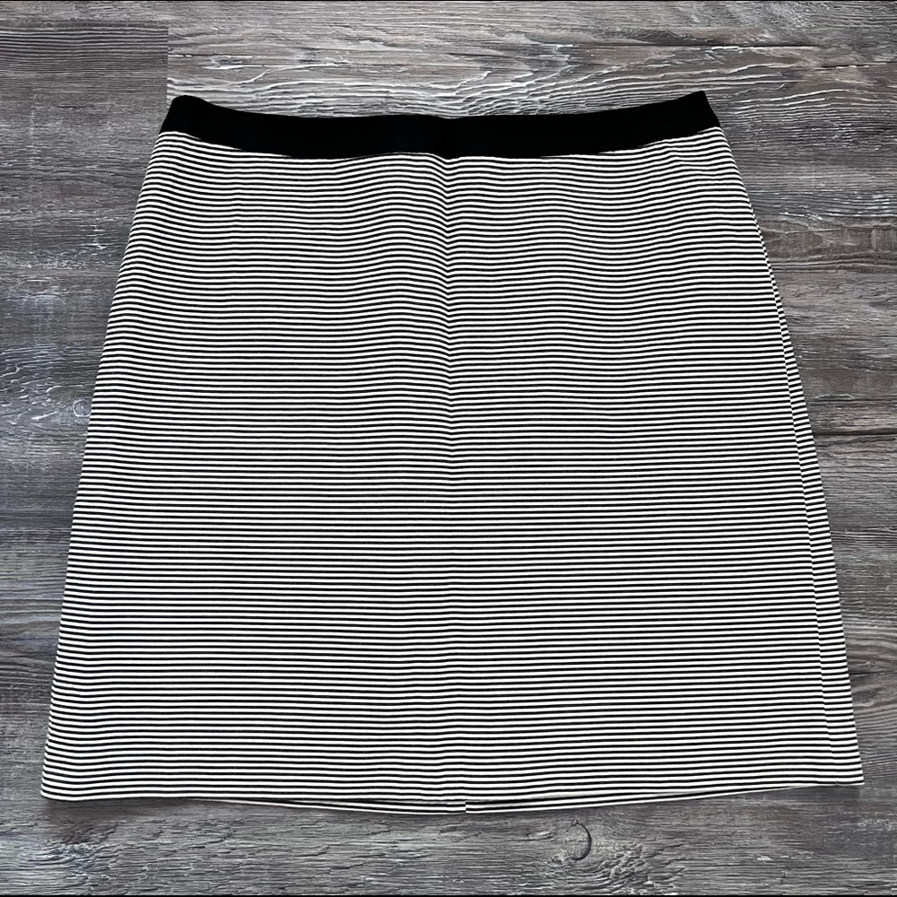 ANN TAYLOR LOFT striped stretch pencil skirt- sz. 6